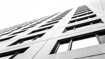 Listwy karniszowe – jakie mają cechy i jak się je montuje